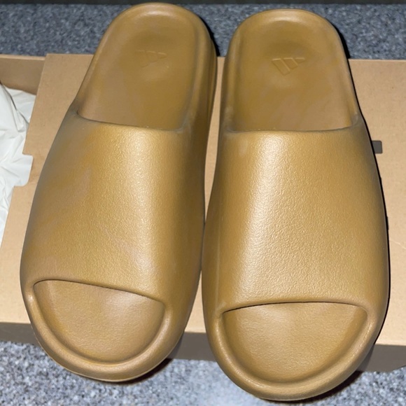 Sandals_&_Flip_Flops